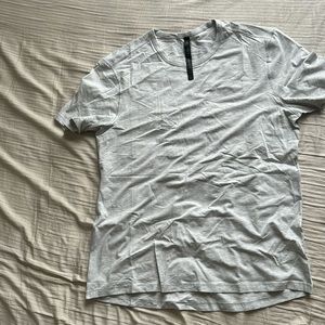 Never worn XL tee